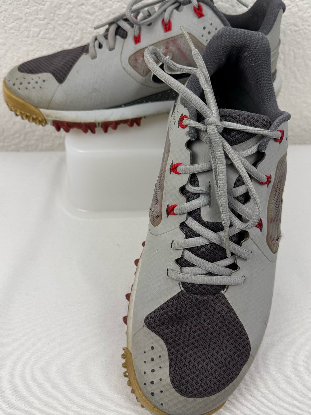 Nike TW '14 Mesh-M Golf Shoes | Tiger Woods | Gray/Red | Men's 9.5 |